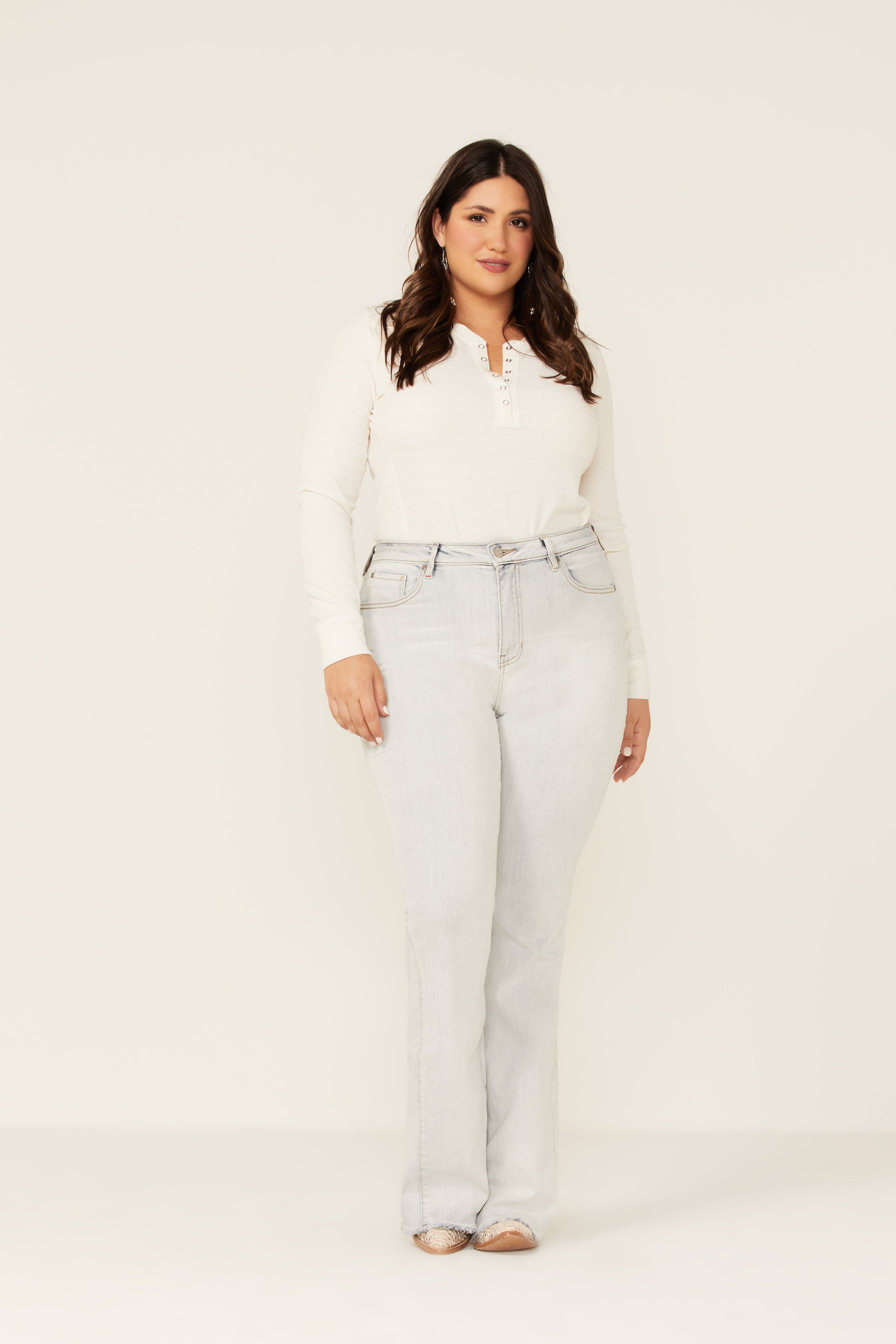 Light Blue - Jessica is 5' 9" and wearing size 14