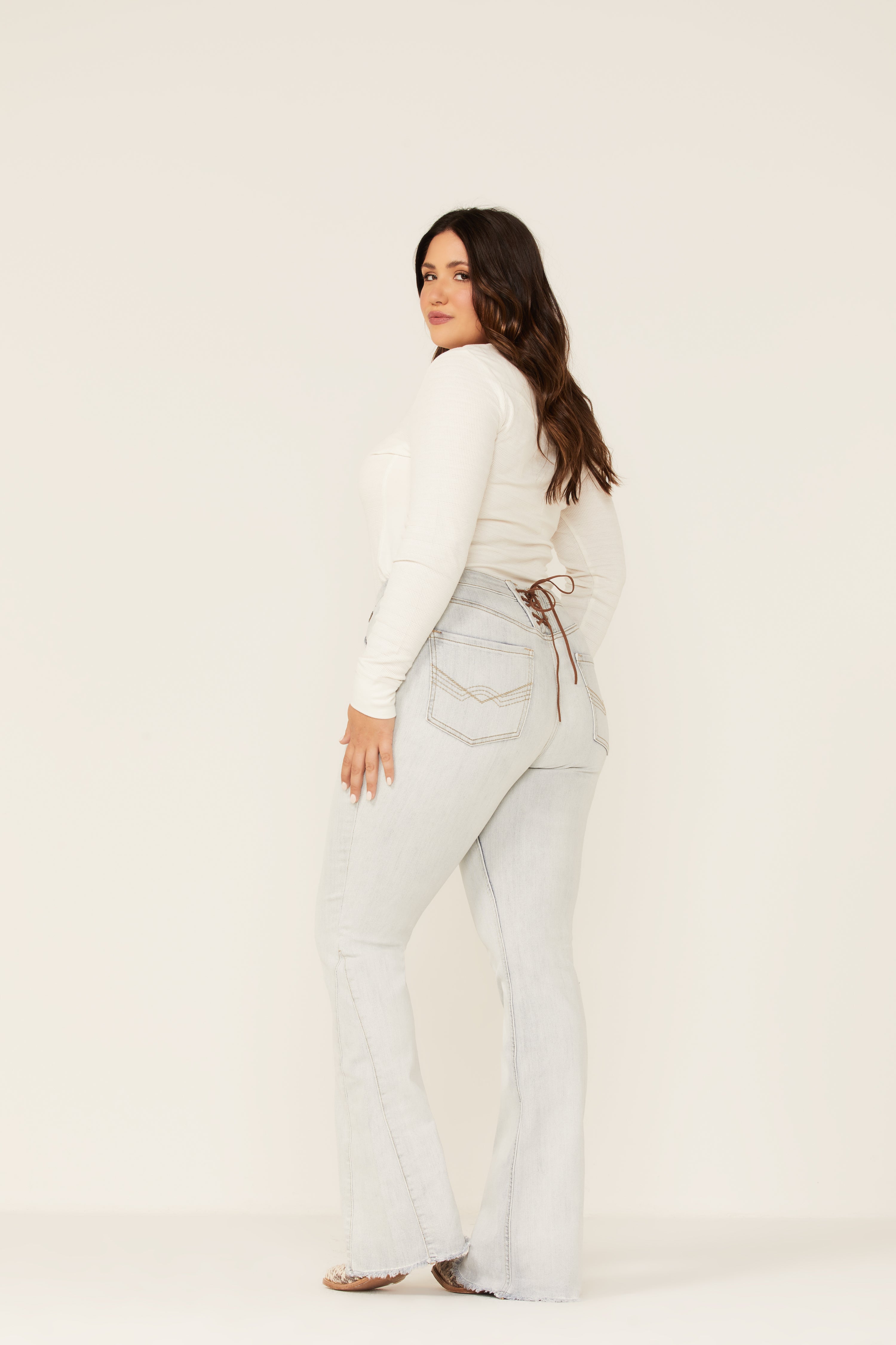 Light Blue - Jessica is 5' 9" and wearing size 14