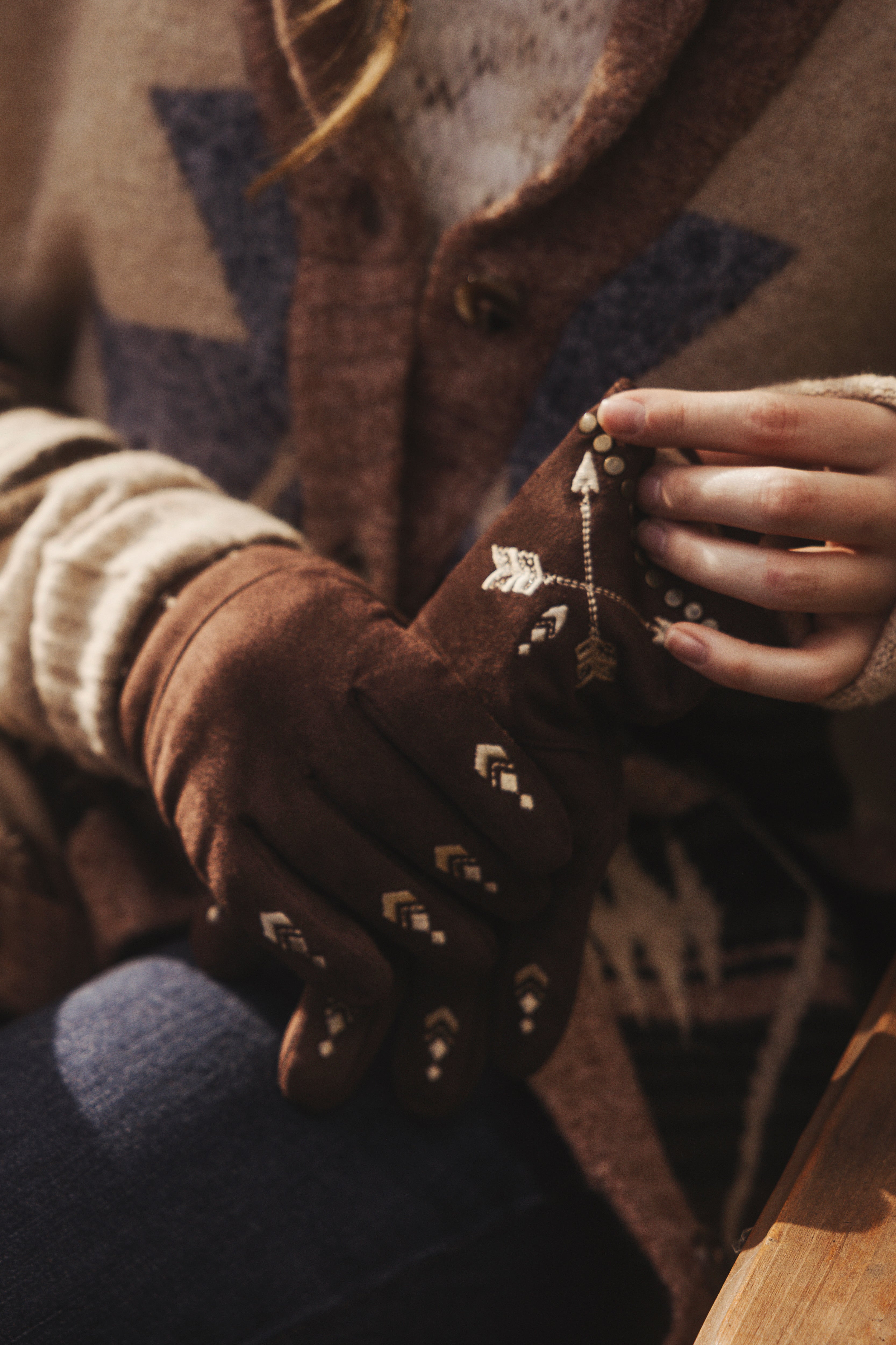 Haley Cross Arrow Gloves